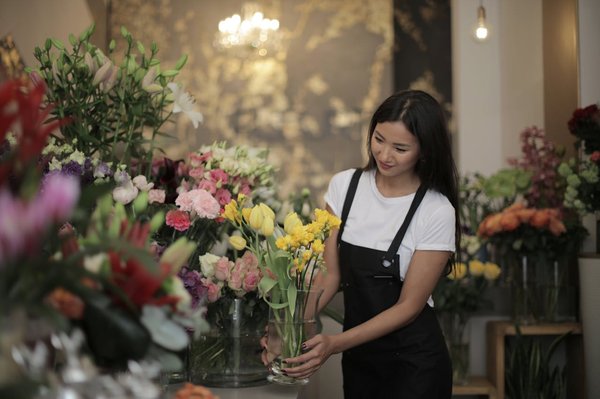 What are the steps to create a wildlife-friendly garden in a semi-detached home in London?