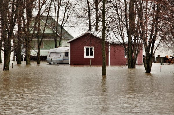 How to assess the flood risk before purchasing a home in York?